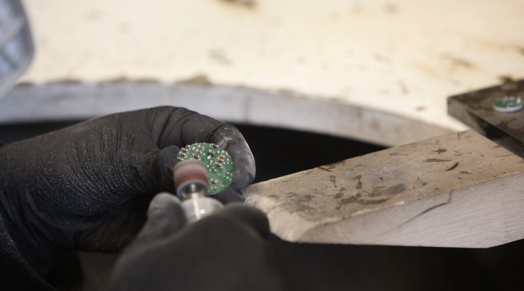 Produkcja ręcznie wykonanej biżuterii pARTs Jewelry ze srebra inspirowanej elementami Volvo
